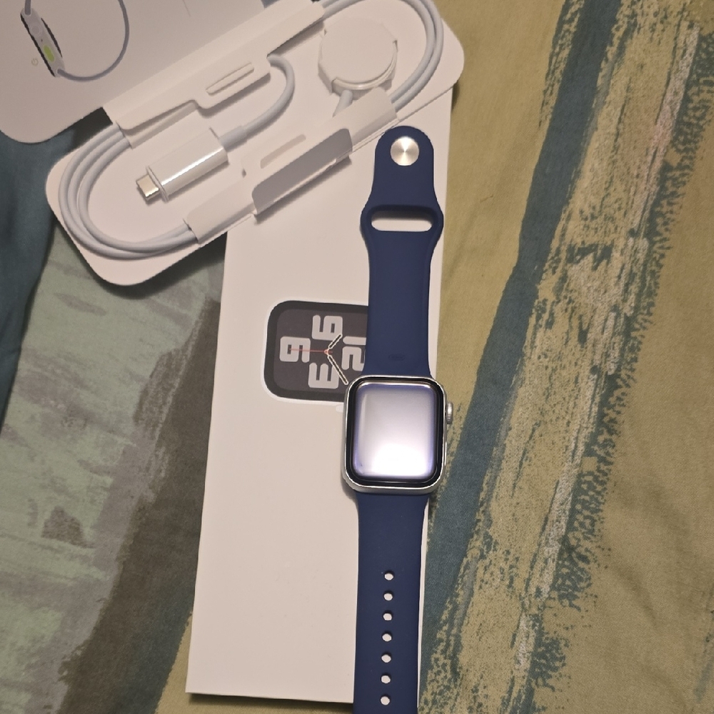Apple Smartwatch with Navy Band SE 40mm